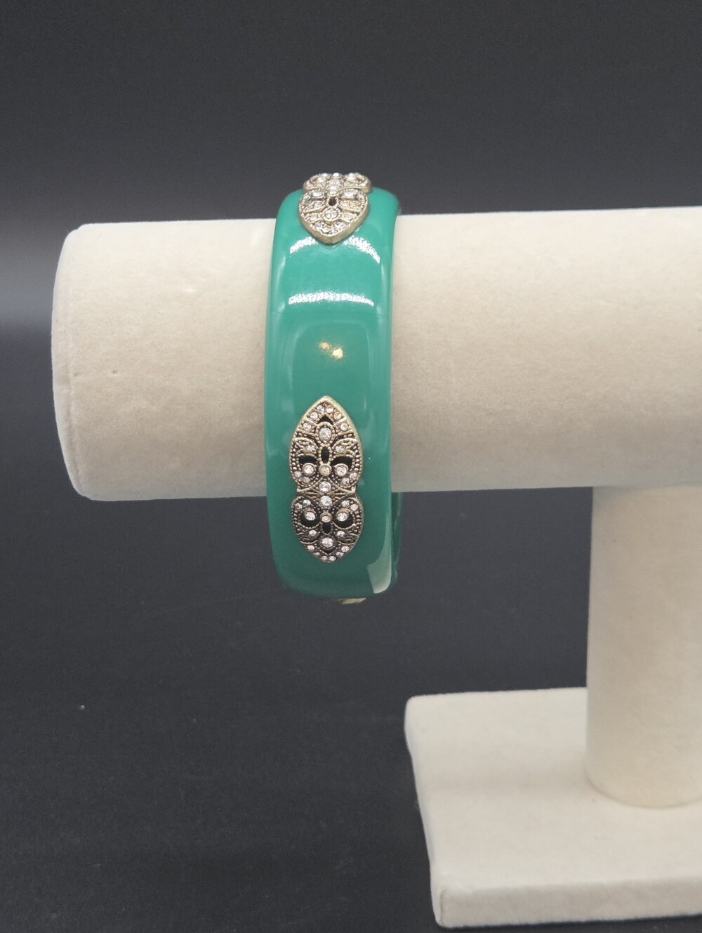 Premier Designs Emerald Green Resin Bangle Bracelet with Silver Accents